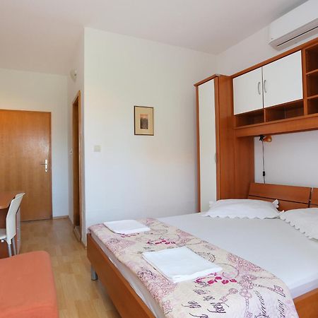 Apartments By The Sea Zivogosce - Blato, Makarska - 1057 Blato  الغرفة الصورة